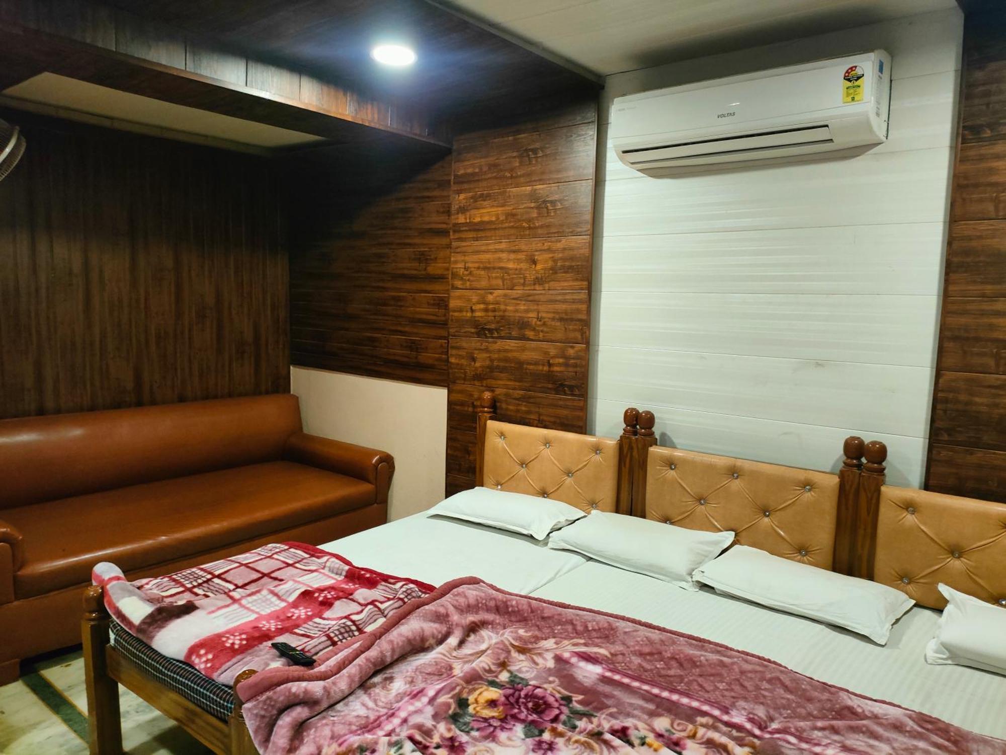 Sgh Guest House 马图拉 外观 照片