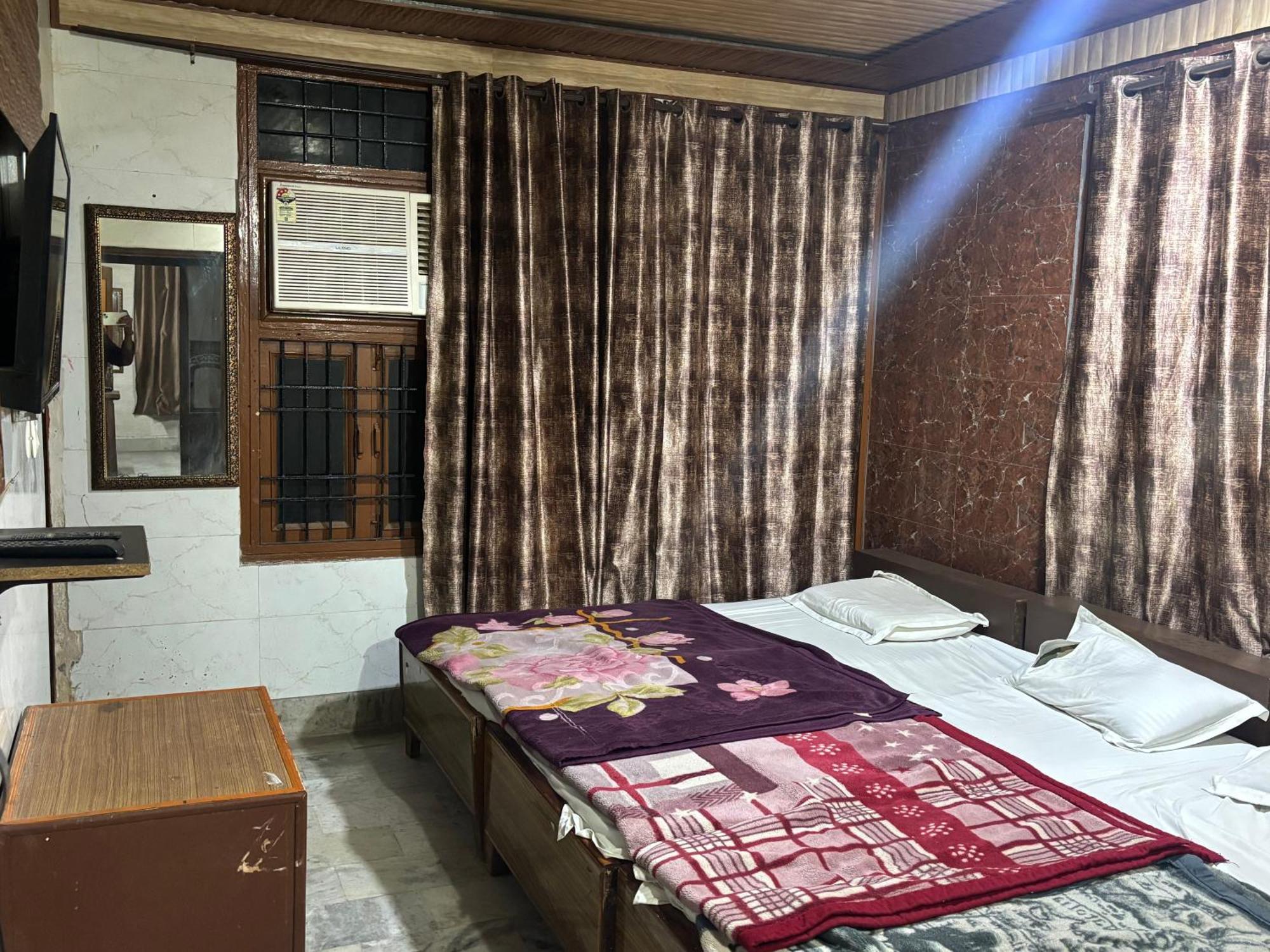 Sgh Guest House 马图拉 外观 照片