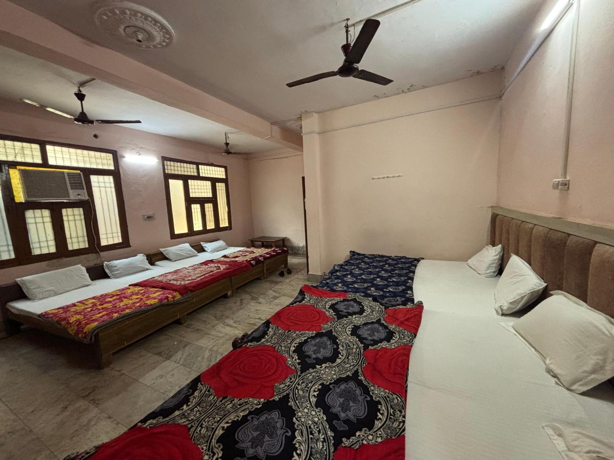 Sgh Guest House 马图拉 外观 照片