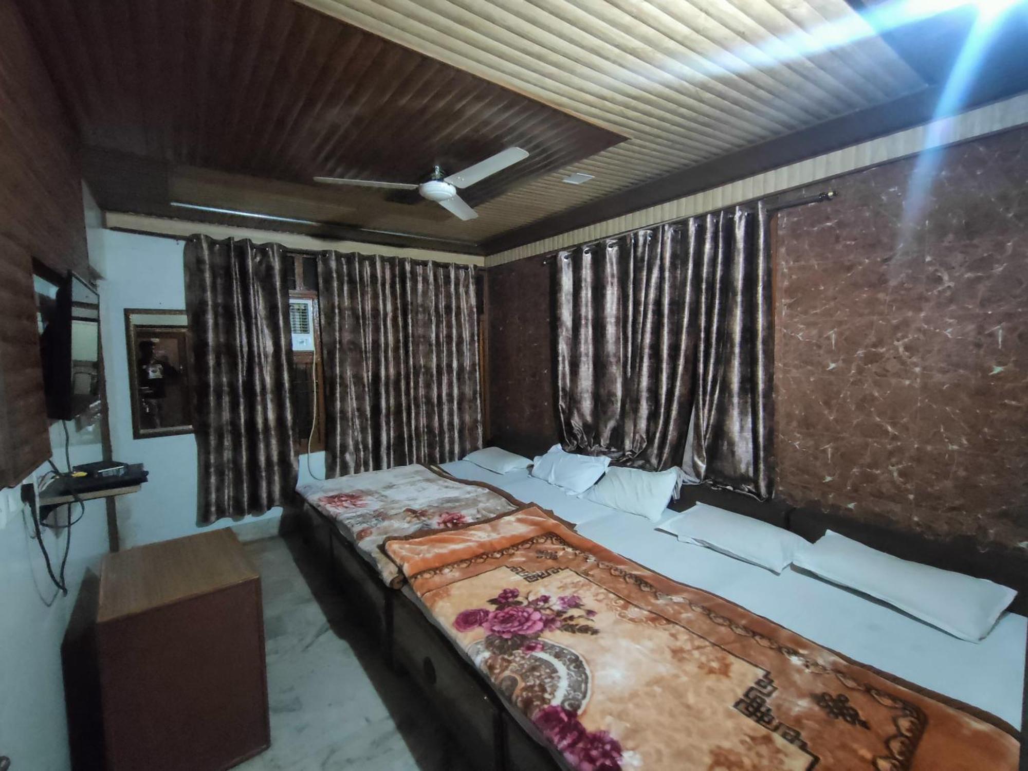 Sgh Guest House 马图拉 外观 照片